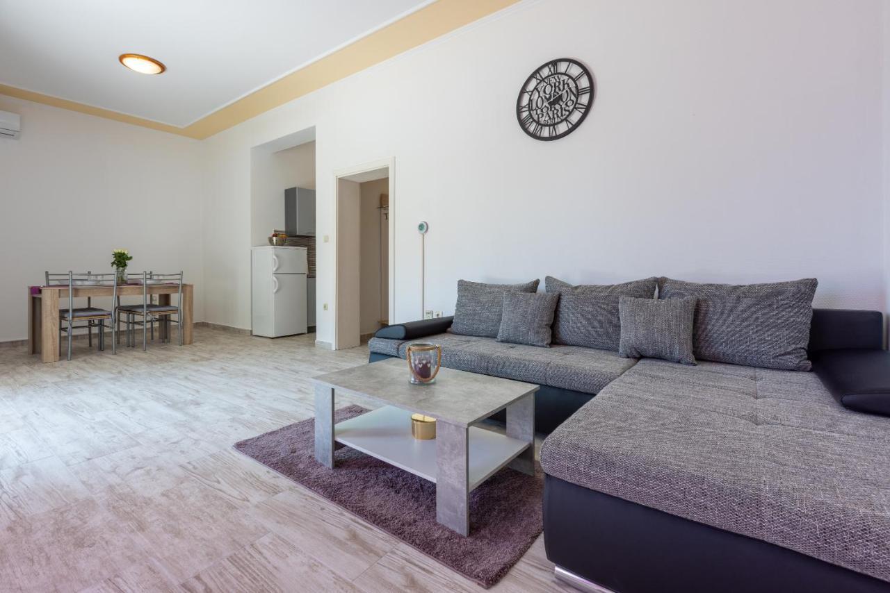 Apartments Antonija Crikvenica Exterior photo